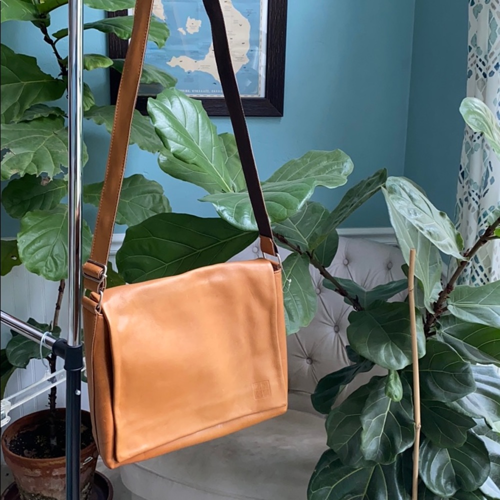 Leather crossbody bag